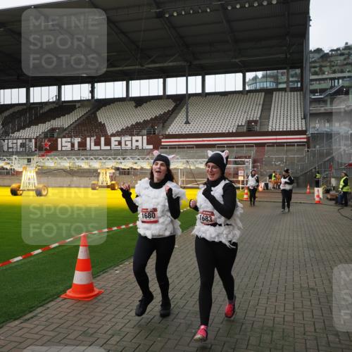 07.12.2025 - St. Pauli X-Mass-Run No. 15 Fabian Wolf http://msf.ph/oto/9398747 07.12.2025 10:53:33 Ziel 106, 546, 1679, 1680, 1681, 1682, 1683 meine-sportfotos.de