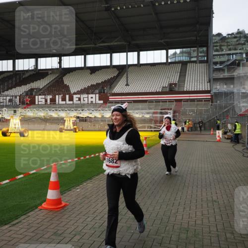 07.12.2025 - St. Pauli X-Mass-Run No. 15 Fabian Wolf http://msf.ph/oto/9398750 07.12.2025 10:53:38 Ziel 106, 546, 1679, 1680, 1681, 1682, 1683 meine-sportfotos.de