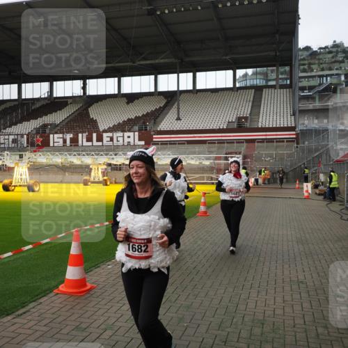 07.12.2025 - St. Pauli X-Mass-Run No. 15 Fabian Wolf http://msf.ph/oto/9398751 07.12.2025 10:53:39 Ziel 106, 1679, 1680, 1681, 1682, 1683 meine-sportfotos.de
