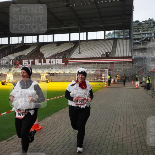 07.12.2025 - St. Pauli X-Mass-Run No. 15 Fabian Wolf http://msf.ph/oto/9398759 07.12.2025 10:53:40 Ziel 106, 1478, 1679, 1680, 1681, 1682, 1683 meine-sportfotos.de