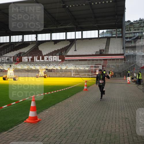 07.12.2025 - St. Pauli X-Mass-Run No. 15 Fabian Wolf http://msf.ph/oto/9398765 07.12.2025 10:53:45 Ziel 106, 1478, 1679, 1680, 1681, 1682, 1683 meine-sportfotos.de
