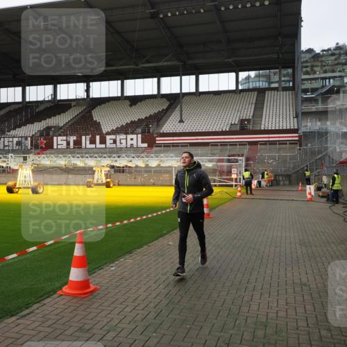 07.12.2025 - St. Pauli X-Mass-Run No. 15 Fabian Wolf http://msf.ph/oto/9398767 07.12.2025 10:53:46 Ziel 1478, 1679, 1681, 1682 meine-sportfotos.de