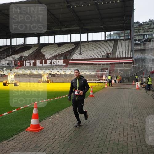 07.12.2025 - St. Pauli X-Mass-Run No. 15 Fabian Wolf http://msf.ph/oto/9398768 07.12.2025 10:53:46 Ziel 1478, 1679, 1681, 1682 meine-sportfotos.de