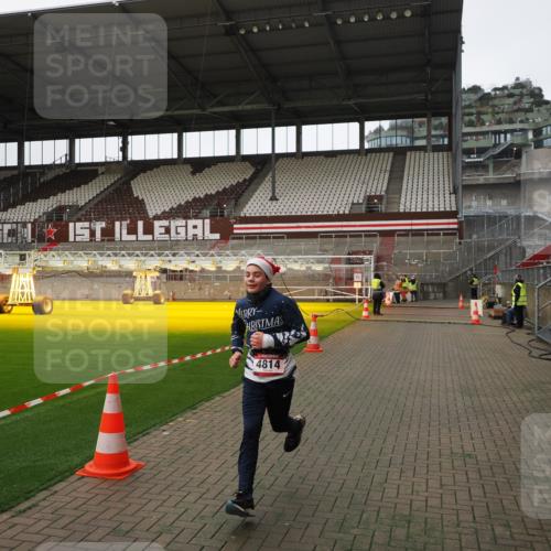 07.12.2025 - St. Pauli X-Mass-Run No. 15 Fabian Wolf http://msf.ph/oto/9398781 07.12.2025 10:54:00 Ziel 1478, 4814 meine-sportfotos.de