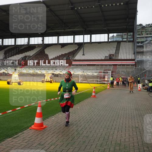 07.12.2025 - St. Pauli X-Mass-Run No. 15 Fabian Wolf http://msf.ph/oto/9398787 07.12.2025 10:54:27 Ziel 656, 1489, 2358, 2360, 2832 meine-sportfotos.de