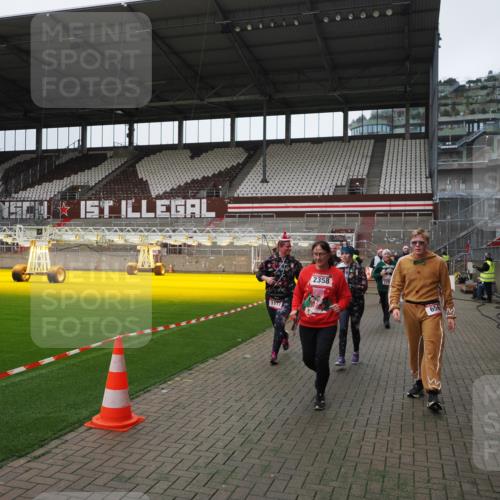 07.12.2025 - St. Pauli X-Mass-Run No. 15 Fabian Wolf http://msf.ph/oto/9398798 07.12.2025 10:54:36 Ziel 656, 692, 1177, 1489, 2286, 2328, 2358, 2360, 2832, 3391, 3437 meine-sportfotos.de