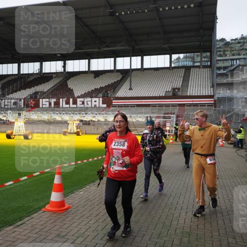 07.12.2025 - St. Pauli X-Mass-Run No. 15 Fabian Wolf http://msf.ph/oto/9398802 07.12.2025 10:54:36 Ziel 656, 692, 1177, 1489, 2286, 2328, 2358, 2360, 2832, 3391, 3437 meine-sportfotos.de