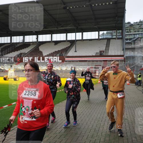 07.12.2025 - St. Pauli X-Mass-Run No. 15 Fabian Wolf http://msf.ph/oto/9398805 07.12.2025 10:54:37 Ziel 656, 692, 1177, 1489, 2286, 2328, 2358, 2360, 2832, 3391, 3437 meine-sportfotos.de