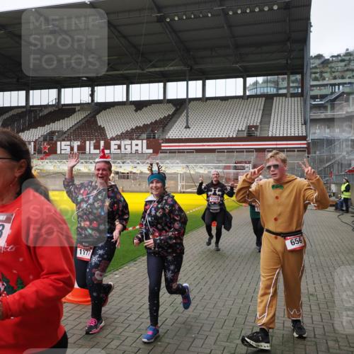 07.12.2025 - St. Pauli X-Mass-Run No. 15 Fabian Wolf http://msf.ph/oto/9398806 07.12.2025 10:54:37 Ziel 656, 692, 1177, 1489, 2286, 2328, 2358, 2360, 2832, 3391, 3437 meine-sportfotos.de