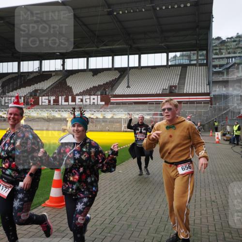 07.12.2025 - St. Pauli X-Mass-Run No. 15 Fabian Wolf http://msf.ph/oto/9398808 07.12.2025 10:54:38 Ziel 656, 692, 1177, 1489, 2286, 2328, 2358, 2360, 2832, 3391, 3437 meine-sportfotos.de