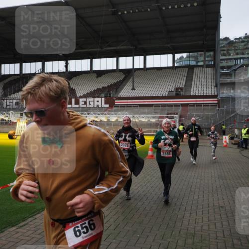 07.12.2025 - St. Pauli X-Mass-Run No. 15 Fabian Wolf http://msf.ph/oto/9398813 07.12.2025 10:54:39 Ziel 656, 692, 1177, 2286, 2328, 2358, 2360, 2832, 3391, 3437 meine-sportfotos.de