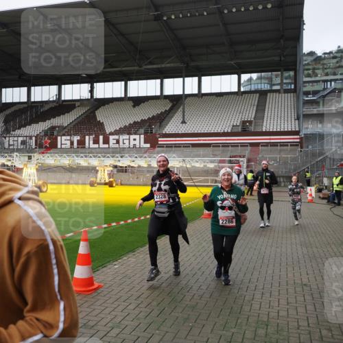 07.12.2025 - St. Pauli X-Mass-Run No. 15 Fabian Wolf http://msf.ph/oto/9398814 07.12.2025 10:54:39 Ziel 656, 692, 1177, 2286, 2328, 2358, 2360, 2832, 3391, 3437 meine-sportfotos.de