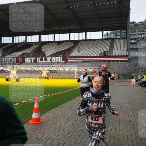 07.12.2025 - St. Pauli X-Mass-Run No. 15 Fabian Wolf http://msf.ph/oto/9398824 07.12.2025 10:54:41 Ziel 656, 692, 1177, 2286, 2328, 2358, 2360, 2832, 3391, 3437 meine-sportfotos.de
