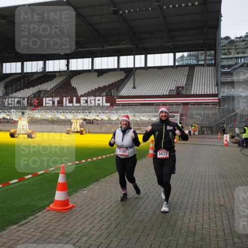 07.12.2025 - St. Pauli X-Mass-Run No. 15 Fabian Wolf http://msf.ph/oto/9398828 07.12.2025 10:54:42 Ziel 656, 692, 1177, 2286, 2328, 2358, 2360, 2832, 3391, 3437 meine-sportfotos.de