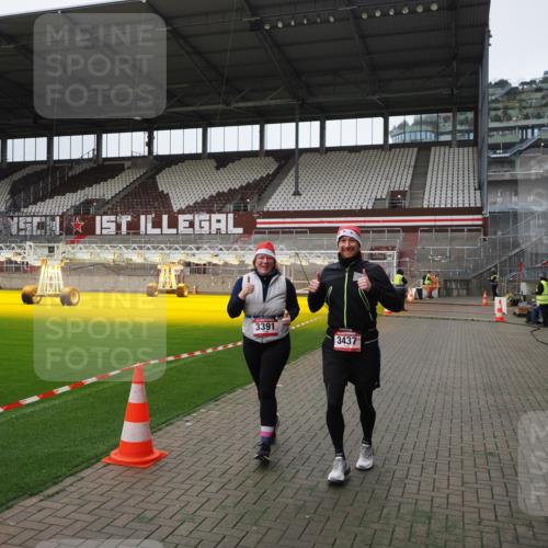 07.12.2025 - St. Pauli X-Mass-Run No. 15 Fabian Wolf http://msf.ph/oto/9398829 07.12.2025 10:54:42 Ziel 656, 692, 1177, 2286, 2328, 2358, 2360, 2832, 3391, 3437 meine-sportfotos.de