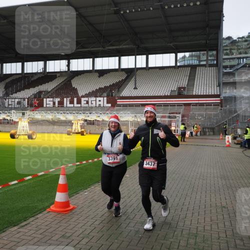 07.12.2025 - St. Pauli X-Mass-Run No. 15 Fabian Wolf http://msf.ph/oto/9398830 07.12.2025 10:54:42 Ziel 656, 692, 1177, 2286, 2328, 2358, 2360, 2832, 3391, 3437 meine-sportfotos.de