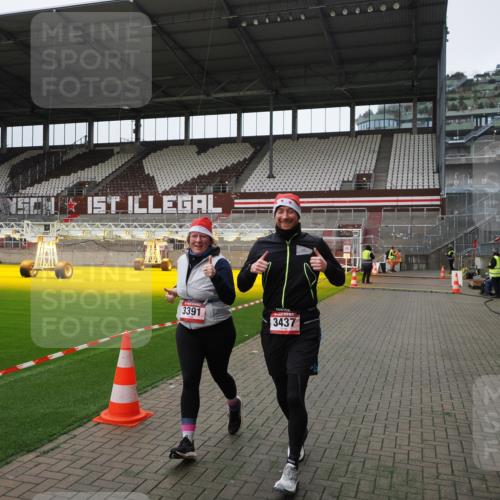 07.12.2025 - St. Pauli X-Mass-Run No. 15 Fabian Wolf http://msf.ph/oto/9398831 07.12.2025 10:54:42 Ziel 656, 692, 1177, 2286, 2328, 2358, 2360, 2832, 3391, 3437 meine-sportfotos.de
