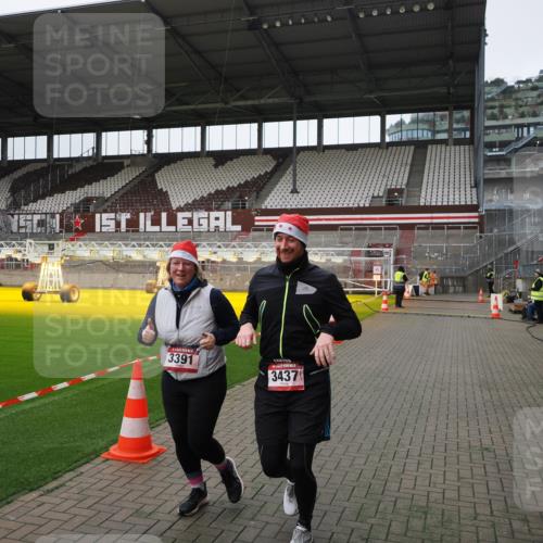 07.12.2025 - St. Pauli X-Mass-Run No. 15 Fabian Wolf http://msf.ph/oto/9398832 07.12.2025 10:54:42 Ziel 656, 692, 1177, 2286, 2328, 2358, 2360, 2832, 3391, 3437 meine-sportfotos.de
