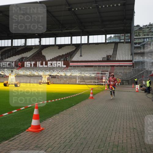 07.12.2025 - St. Pauli X-Mass-Run No. 15 Fabian Wolf http://msf.ph/oto/9398838 07.12.2025 10:54:53 Ziel 692, 1393 meine-sportfotos.de
