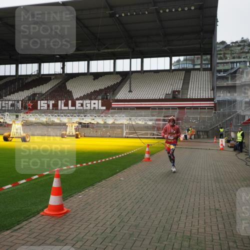 07.12.2025 - St. Pauli X-Mass-Run No. 15 Fabian Wolf http://msf.ph/oto/9398842 07.12.2025 10:54:54 Ziel 692, 1393 meine-sportfotos.de