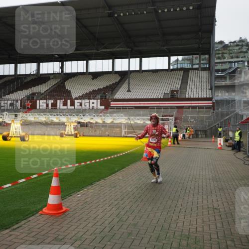 07.12.2025 - St. Pauli X-Mass-Run No. 15 Fabian Wolf http://msf.ph/oto/9398845 07.12.2025 10:54:54 Ziel 692, 1393 meine-sportfotos.de
