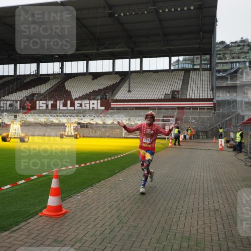07.12.2025 - St. Pauli X-Mass-Run No. 15 Fabian Wolf http://msf.ph/oto/9398846 07.12.2025 10:54:54 Ziel 692, 1393 meine-sportfotos.de