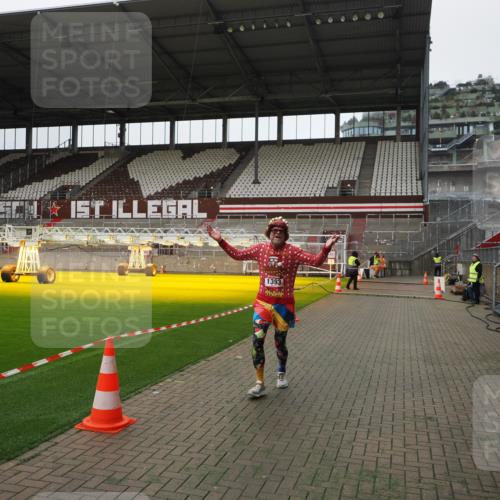 07.12.2025 - St. Pauli X-Mass-Run No. 15 Fabian Wolf http://msf.ph/oto/9398847 07.12.2025 10:54:55 Ziel 692, 1393 meine-sportfotos.de
