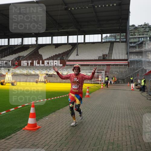 07.12.2025 - St. Pauli X-Mass-Run No. 15 Fabian Wolf http://msf.ph/oto/9398848 07.12.2025 10:54:55 Ziel 692, 1393 meine-sportfotos.de