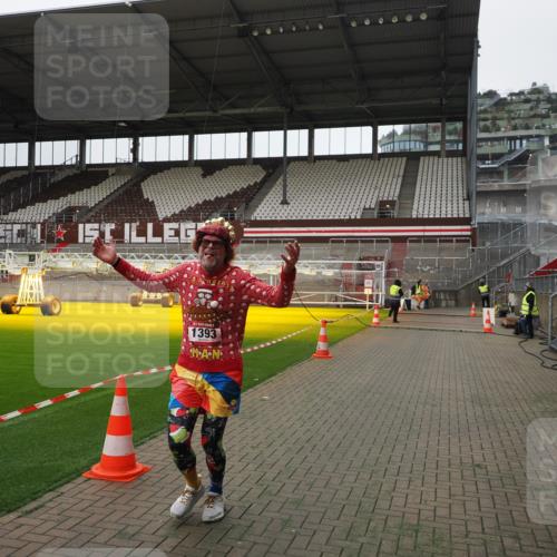 07.12.2025 - St. Pauli X-Mass-Run No. 15 Fabian Wolf http://msf.ph/oto/9398850 07.12.2025 10:54:55 Ziel 692, 1393 meine-sportfotos.de