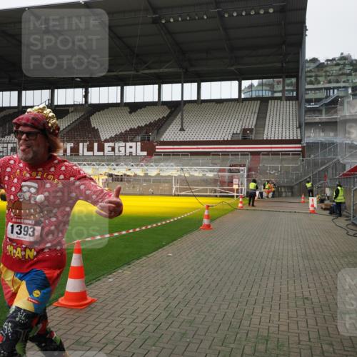 07.12.2025 - St. Pauli X-Mass-Run No. 15 Fabian Wolf http://msf.ph/oto/9398852 07.12.2025 10:54:56 Ziel 692, 1393 meine-sportfotos.de
