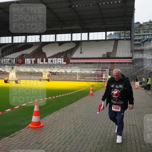 07.12.2025 - St. Pauli X-Mass-Run No. 15 Fabian Wolf http://msf.ph/oto/9398872 07.12.2025 10:55:24 Ziel 1689 meine-sportfotos.de