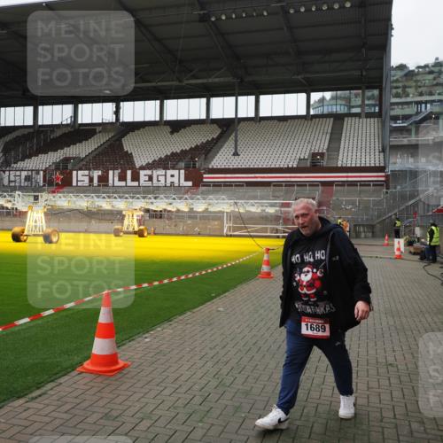 07.12.2025 - St. Pauli X-Mass-Run No. 15 Fabian Wolf http://msf.ph/oto/9398874 07.12.2025 10:55:24 Ziel 1689 meine-sportfotos.de