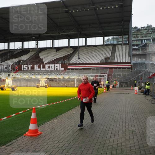 07.12.2025 - St. Pauli X-Mass-Run No. 15 Fabian Wolf http://msf.ph/oto/9398891 07.12.2025 10:56:01 Ziel 2485, 4493 meine-sportfotos.de