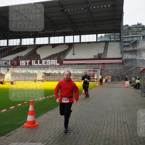 07.12.2025 - St. Pauli X-Mass-Run No. 15 Fabian Wolf http://msf.ph/oto/9398893 07.12.2025 10:56:02 Ziel 2485, 4493 meine-sportfotos.de