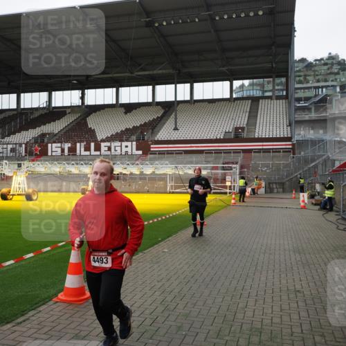 07.12.2025 - St. Pauli X-Mass-Run No. 15 Fabian Wolf http://msf.ph/oto/9398895 07.12.2025 10:56:02 Ziel 2485, 4493 meine-sportfotos.de
