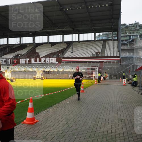 07.12.2025 - St. Pauli X-Mass-Run No. 15 Fabian Wolf http://msf.ph/oto/9398897 07.12.2025 10:56:02 Ziel 2485, 4493 meine-sportfotos.de