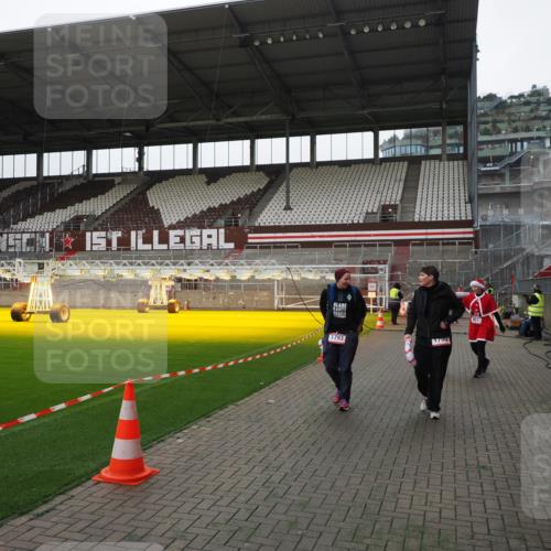 07.12.2025 - St. Pauli X-Mass-Run No. 15 Fabian Wolf http://msf.ph/oto/9398907 07.12.2025 10:56:19 Ziel 951, 955, 1790, 1793, 2170, 4063 meine-sportfotos.de