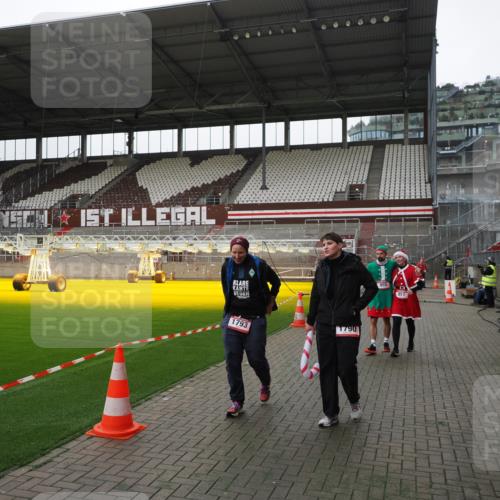 07.12.2025 - St. Pauli X-Mass-Run No. 15 Fabian Wolf http://msf.ph/oto/9398909 07.12.2025 10:56:20 Ziel 951, 955, 1790, 1793, 2170, 4063 meine-sportfotos.de