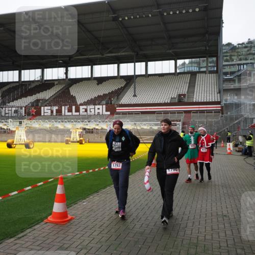 07.12.2025 - St. Pauli X-Mass-Run No. 15 Fabian Wolf http://msf.ph/oto/9398910 07.12.2025 10:56:20 Ziel 951, 955, 1790, 1793, 2170, 4063 meine-sportfotos.de