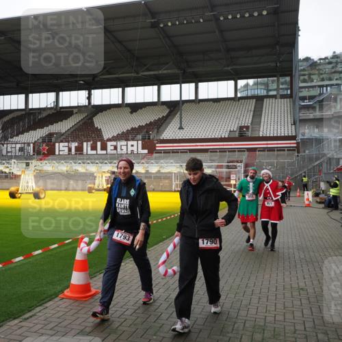 07.12.2025 - St. Pauli X-Mass-Run No. 15 Fabian Wolf http://msf.ph/oto/9398913 07.12.2025 10:56:21 Ziel 951, 955, 1790, 1793, 2170, 4063, 4146 meine-sportfotos.de