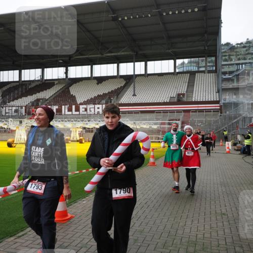 07.12.2025 - St. Pauli X-Mass-Run No. 15 Fabian Wolf http://msf.ph/oto/9398914 07.12.2025 10:56:22 Ziel 951, 955, 1790, 1793, 2170, 4063, 4146 meine-sportfotos.de
