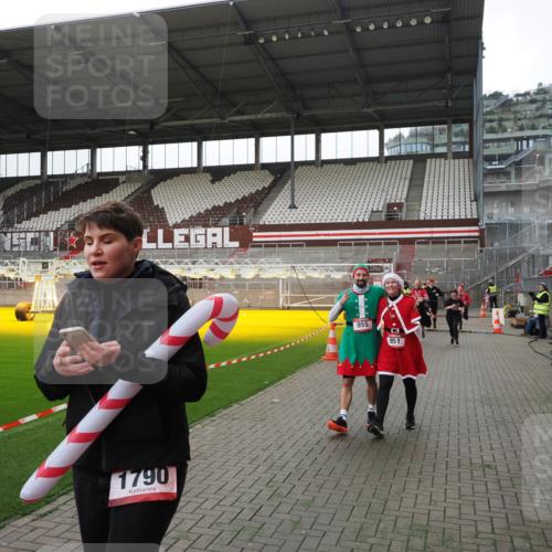 07.12.2025 - St. Pauli X-Mass-Run No. 15 Fabian Wolf http://msf.ph/oto/9398917 07.12.2025 10:56:22 Ziel 951, 955, 1790, 1793, 2170, 4063, 4146 meine-sportfotos.de