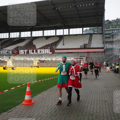07.12.2025 - St. Pauli X-Mass-Run No. 15 Fabian Wolf http://msf.ph/oto/9398923 07.12.2025 10:56:23 Ziel 951, 955, 1790, 1793, 2170, 4063, 4146 meine-sportfotos.de