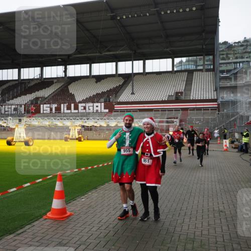 07.12.2025 - St. Pauli X-Mass-Run No. 15 Fabian Wolf http://msf.ph/oto/9398924 07.12.2025 10:56:24 Ziel 951, 955, 1790, 1793, 2170, 4063, 4146 meine-sportfotos.de