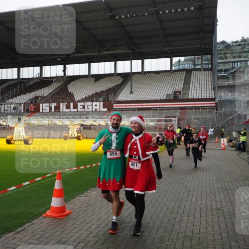 07.12.2025 - St. Pauli X-Mass-Run No. 15 Fabian Wolf http://msf.ph/oto/9398926 07.12.2025 10:56:24 Ziel 951, 955, 1790, 1793, 2170, 4063, 4146 meine-sportfotos.de