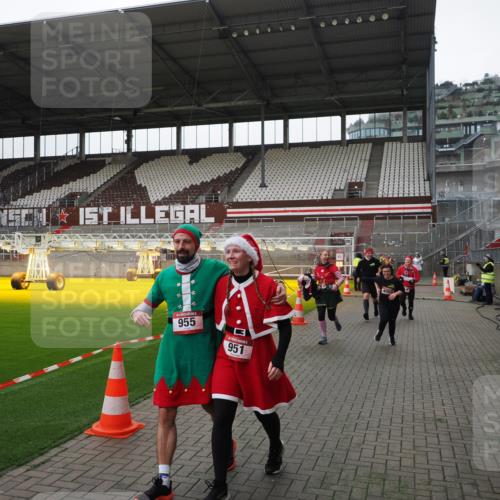 07.12.2025 - St. Pauli X-Mass-Run No. 15 Fabian Wolf http://msf.ph/oto/9398928 07.12.2025 10:56:24 Ziel 951, 955, 1790, 1793, 2170, 4063, 4146 meine-sportfotos.de