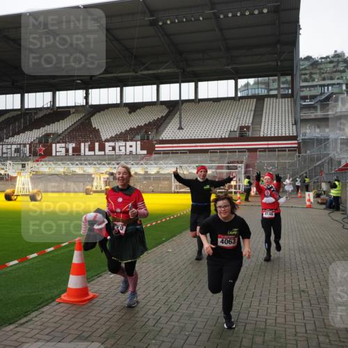 07.12.2025 - St. Pauli X-Mass-Run No. 15 Fabian Wolf http://msf.ph/oto/9398937 07.12.2025 10:56:26 Ziel 951, 955, 1790, 1793, 2170, 4063, 4146 meine-sportfotos.de