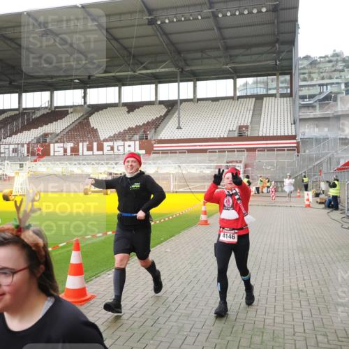 07.12.2025 - St. Pauli X-Mass-Run No. 15 Fabian Wolf http://msf.ph/oto/9398942 07.12.2025 10:56:27 Ziel 236, 248, 951, 955, 1790, 1793, 2170, 4063, 4146 meine-sportfotos.de
