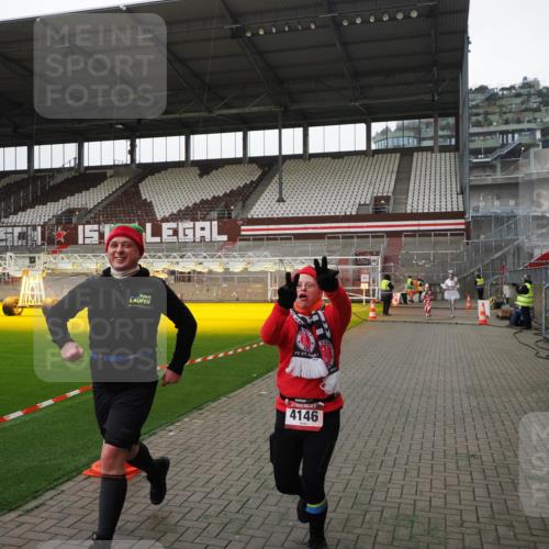 07.12.2025 - St. Pauli X-Mass-Run No. 15 Fabian Wolf http://msf.ph/oto/9398944 07.12.2025 10:56:28 Ziel 236, 248, 951, 955, 1790, 1793, 2170, 4063, 4146 meine-sportfotos.de
