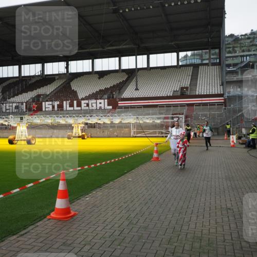 07.12.2025 - St. Pauli X-Mass-Run No. 15 Fabian Wolf http://msf.ph/oto/9398957 07.12.2025 10:56:32 Ziel 236, 248, 759, 2170, 4063, 4146 meine-sportfotos.de
